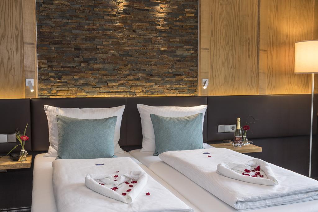 Hotel & Restaurant Becher Donzdorf Екстер'єр фото