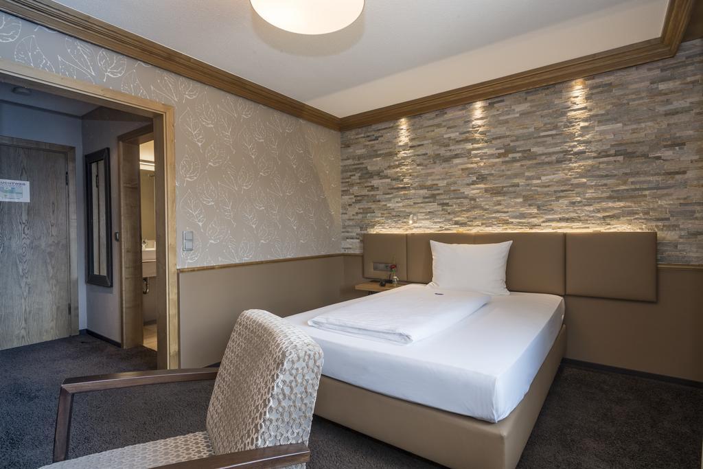 Hotel & Restaurant Becher Donzdorf Екстер'єр фото